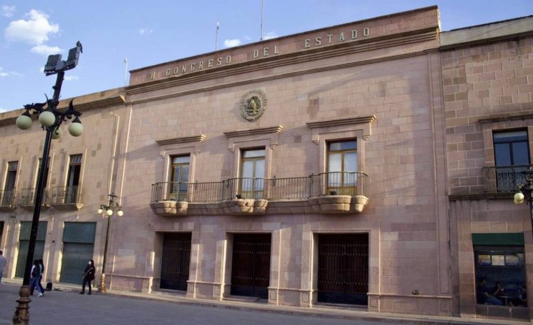  Vecinos de Puerta de Piedra llevan al Congreso disputa por predios subastados