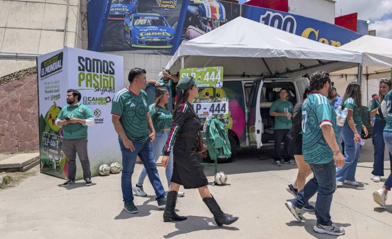  Entre sol, tucanes y pollos; Gobierno de SLP inaugura su fiesta mundialista