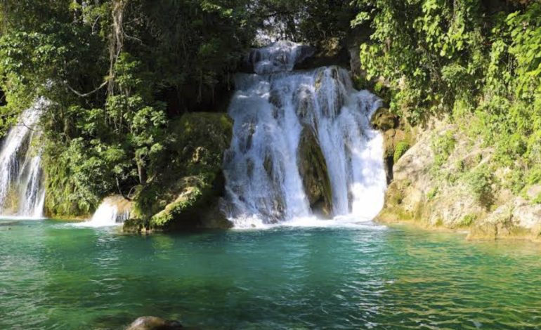  Cierran al menos nueve parajes turísticos de la Huasteca por crecida de ríos