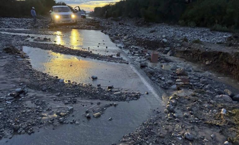  Lluvias en el Altiplano provocan caída de puente y desbordamientos