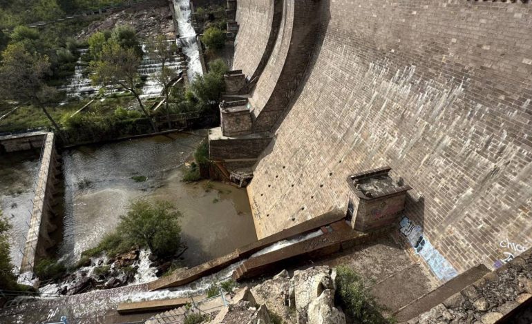  Interapas realiza desfogue preventivo de la Presa San José
