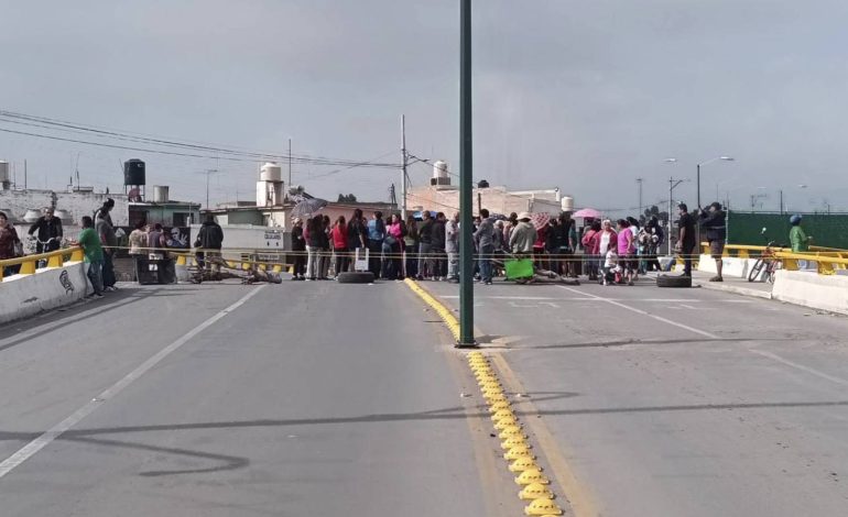  Vecinos de Soledad bloquean acceso a lienzo charro por falta de agua