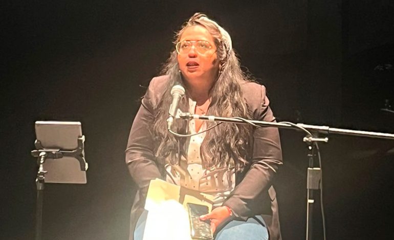  Es una persecución política para acallar voces críticas: Roxana Hernández