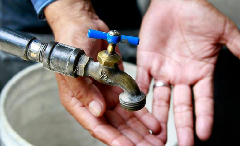 Pese a sentencia federal, Interapas mantiene sin agua a vecino de Soledad