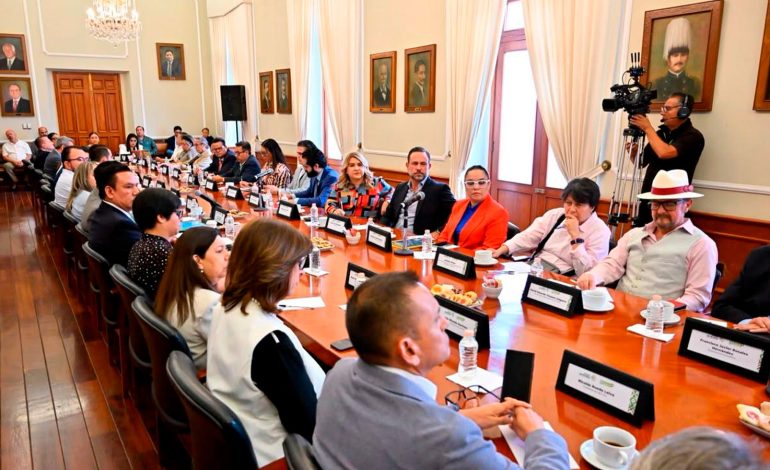  Gobierno convoca diálogo sobre IA en SLP, pero restringe el acceso de periodistas