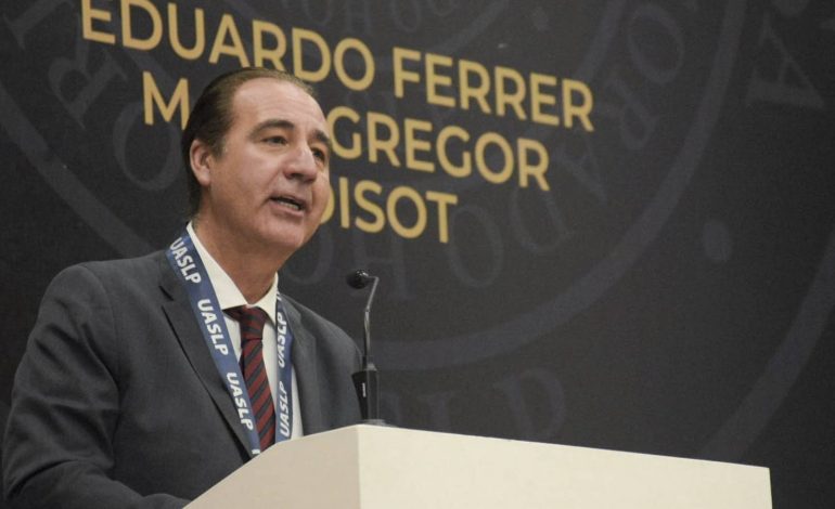  Doctor Honoris Causa de la UASLP llama a preservar el pensamiento crítico frente a la IA
