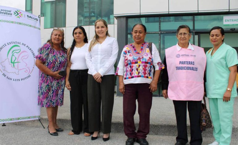  Parteras tradicionales rechazan el Comité Estatal de Parteras de la SS