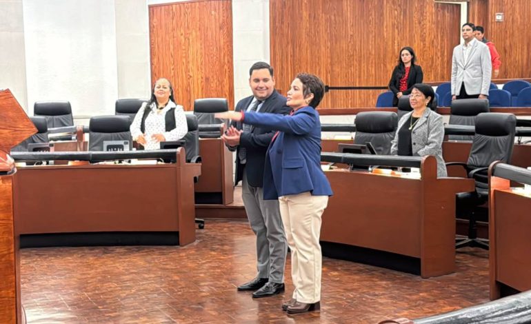  Video | Ana María de la Cruz asume diputación de Morena como suplente de Carlos Arreola