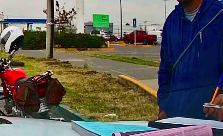  Cesan a agente de Tránsito de la capital tras denuncia de presunta “mordida”