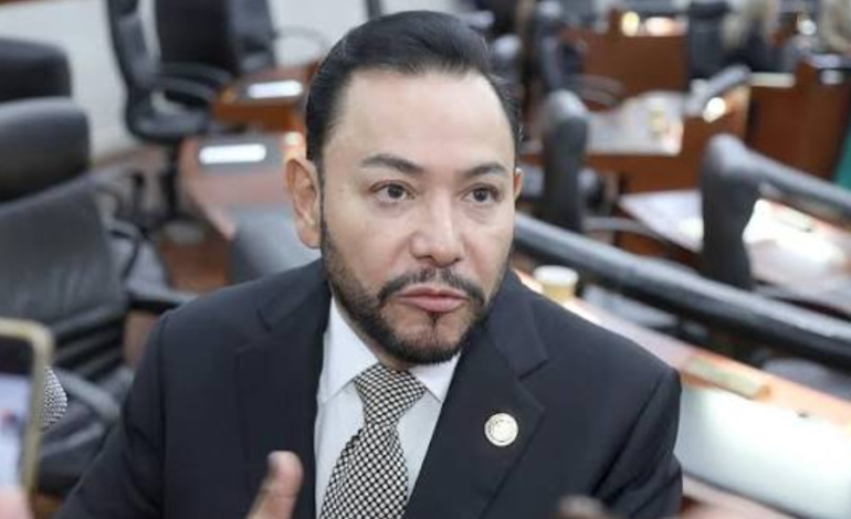  Serrano anuncia revisión y posibles sanciones a asesores del Congreso por filtraciones de dictámenes