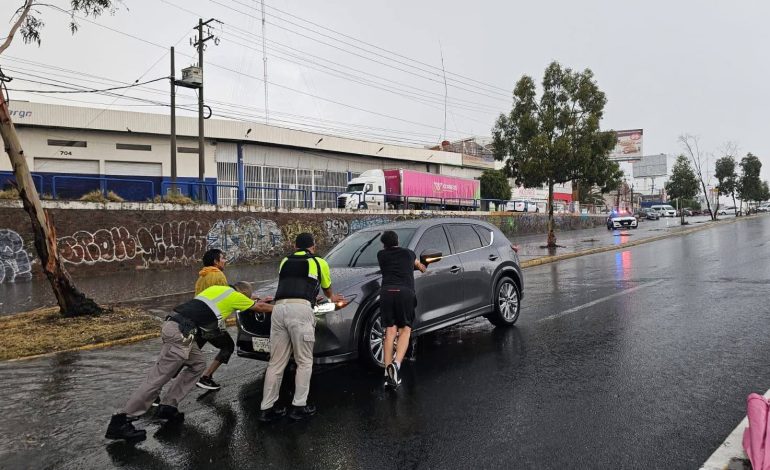  Lluvia exhibe puntos críticos de la capital; puente Pemex concentra la mayor emergencia vial