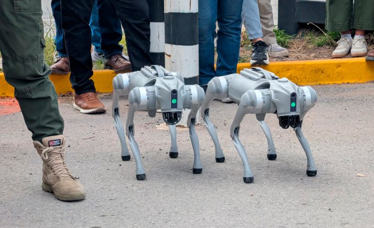  Gobierno de SLP adquirió perros robot y androides para tareas de seguridad, anuncia Gallardo