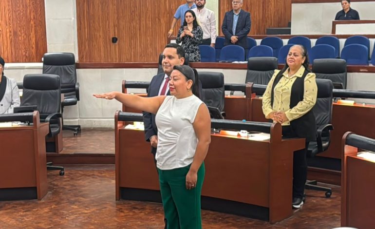  Yaniria Santiago asume curul de Roxanna Hernández; PVEM suma tres suplentes en funciones