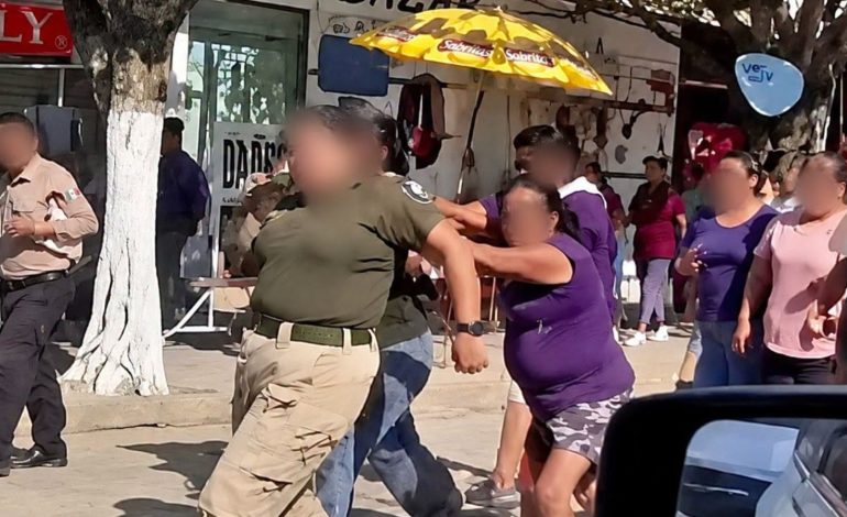  Hombre muere tras detención en Matlapa; pobladores retienen a policías