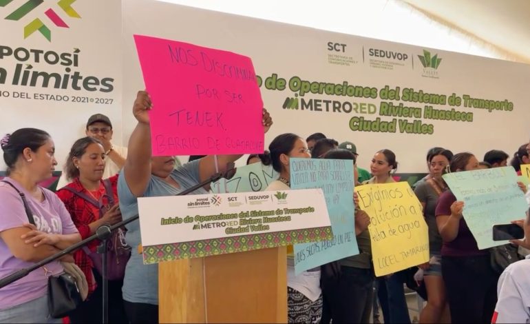  Comunidades tének protestan por falta de agua potable en evento del gobierno del estado