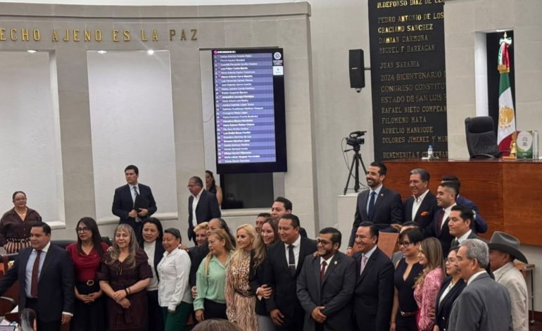  Sin entrar al fondo, diputados reconocen pendientes tras recibir el Quinto Informe