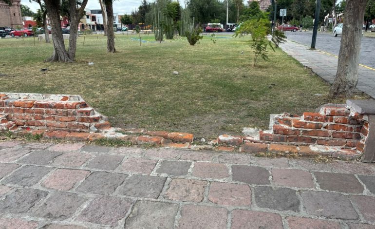  Aunque no es espacio municipal, Ayuntamiento reparará jardinera frente al Centro de las Artes