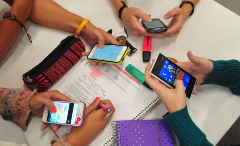  Congreso aprueba restricción de celulares en escuelas; entrada en vigor será el 3 de noviembre