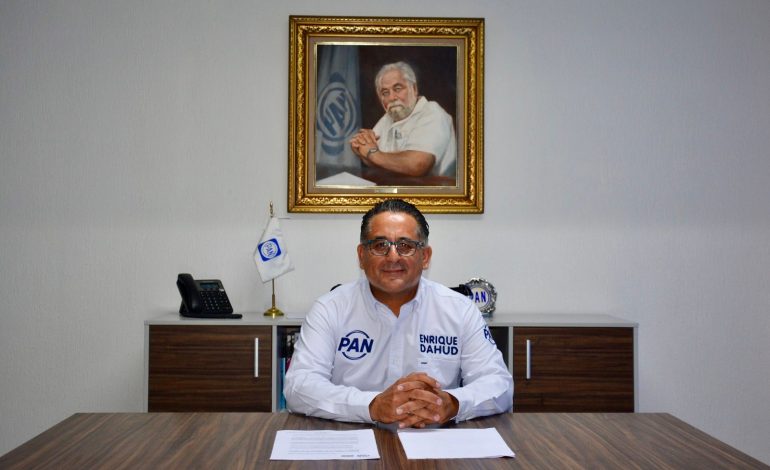  Enrique Dahud deja su cargo en el Ayuntamiento de SLP para frenar golpeteo político