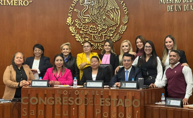  Roxanna Hernández presume avances de la Secretaría de las Mujeres; choque con diputada exhibe pendientes