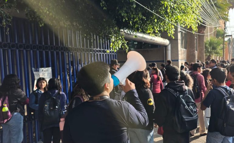  Conflicto entre grupos estudiantiles deriva en toma de la Facultad de Contaduría de la UASLP
